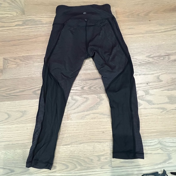 Lululemon athletica white strip capri leggings size 4 - Picture 6 of 10